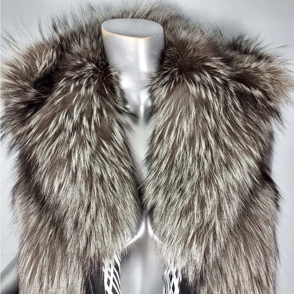 LAFURIA Silver Fox hooded vest. Size M (8-10) - Picture 9 of 14